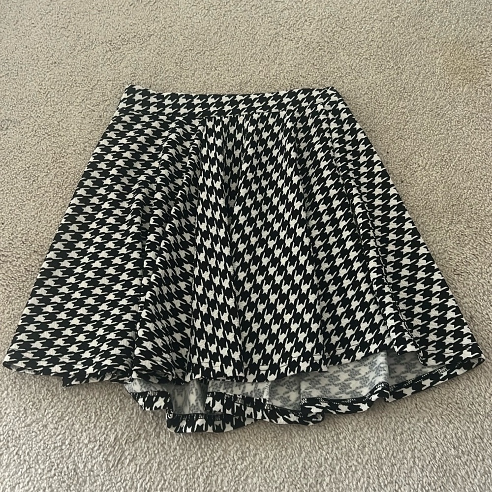 Last chance- Black and White Skirt